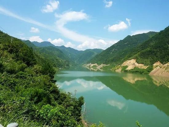 李湘辟谣1560元出售二手毛巾,就是图开心