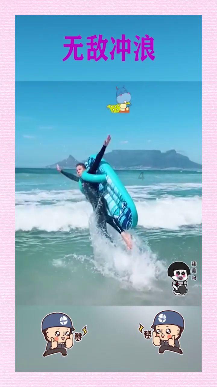妻子跟男模合影笑得合不拢嘴，老公吃醋：她十年没这么笑过