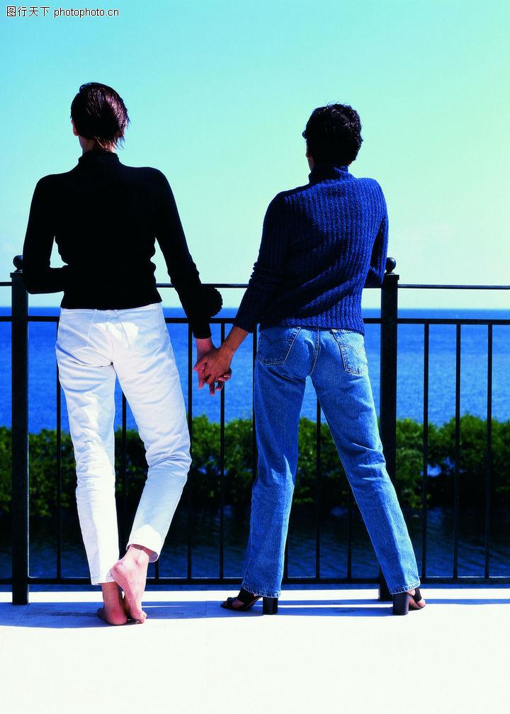 女子报到前收拾行李，发现通知书被狗狗咬碎！家里有宠物如何保存贵重物品？游戏画面
