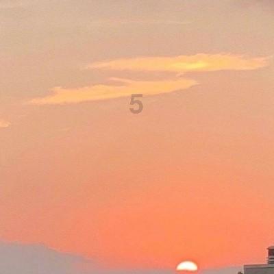 男朋友快2天没回复我微信，之前没吵过架，我以为他不开心买了杯奶茶送到他公司，结果还是没回。游戏画面